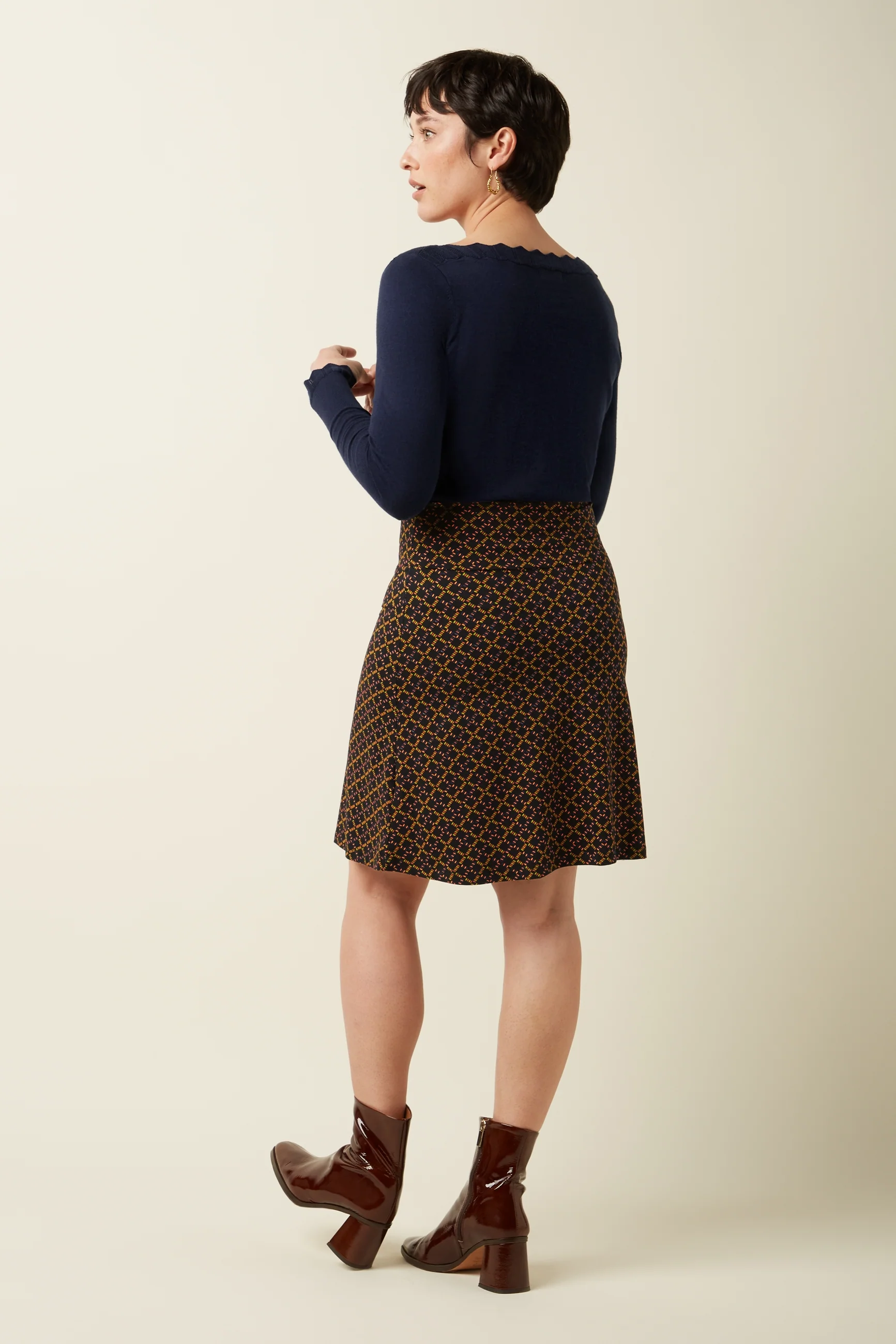 Border Skirt Dynamo - Image 3