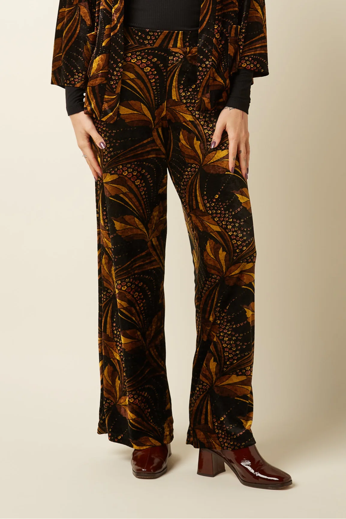Sara Pants Shimmy